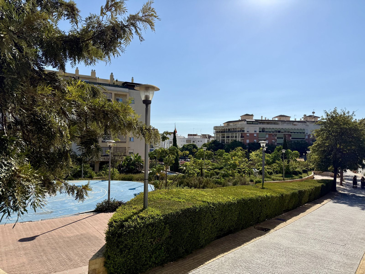4 Bed Townhouse for sale in Estepona Costa Del Sol, Málaga, Spain