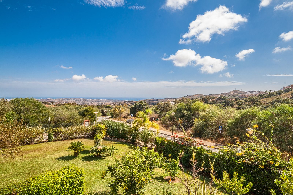 2 Bed Apartment for sale in Elviria Costa Del Sol, Málaga, Spain
