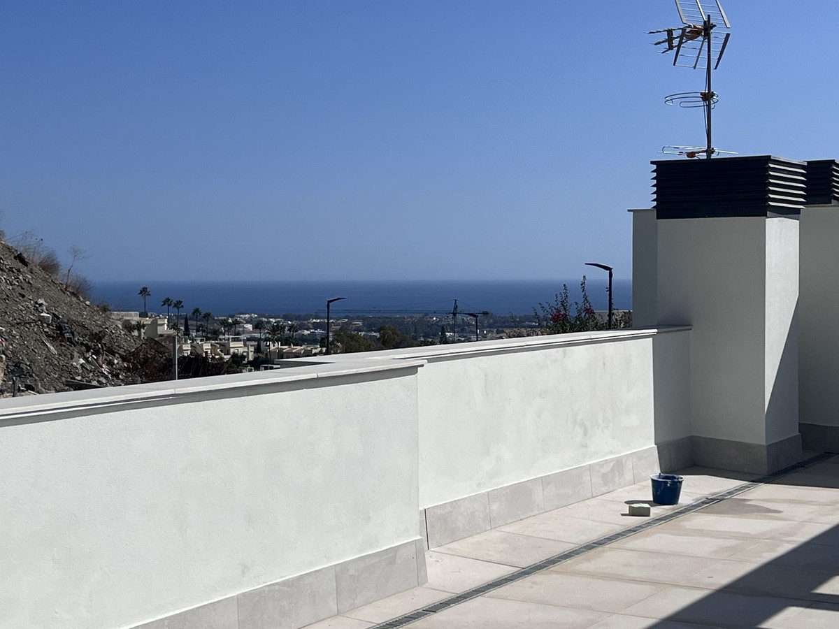 3 Bed Apartment for sale in La Quinta Costa Del Sol, Málaga, Spain