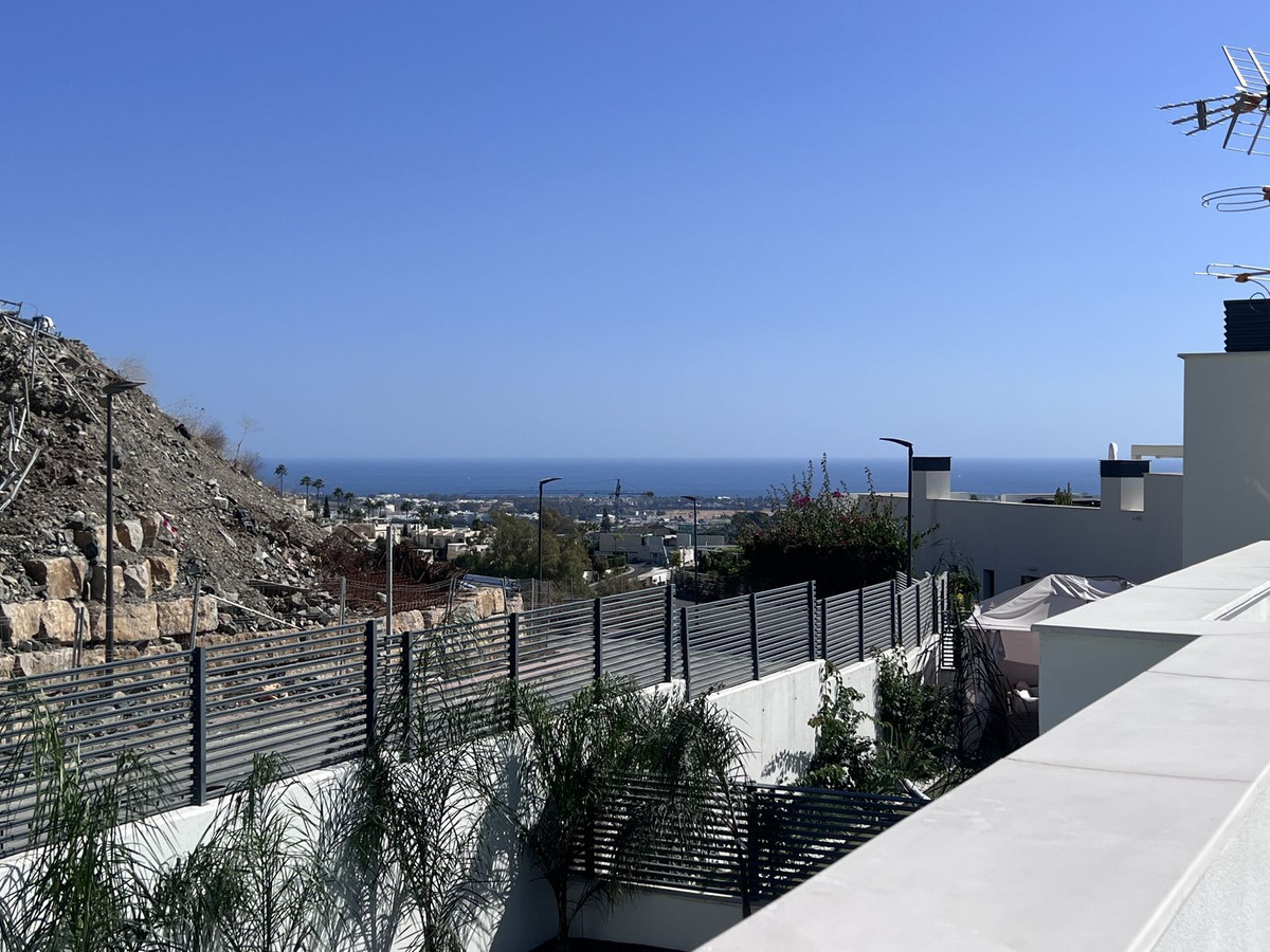 3 Bed Apartment for sale in La Quinta Costa Del Sol, Málaga, Spain
