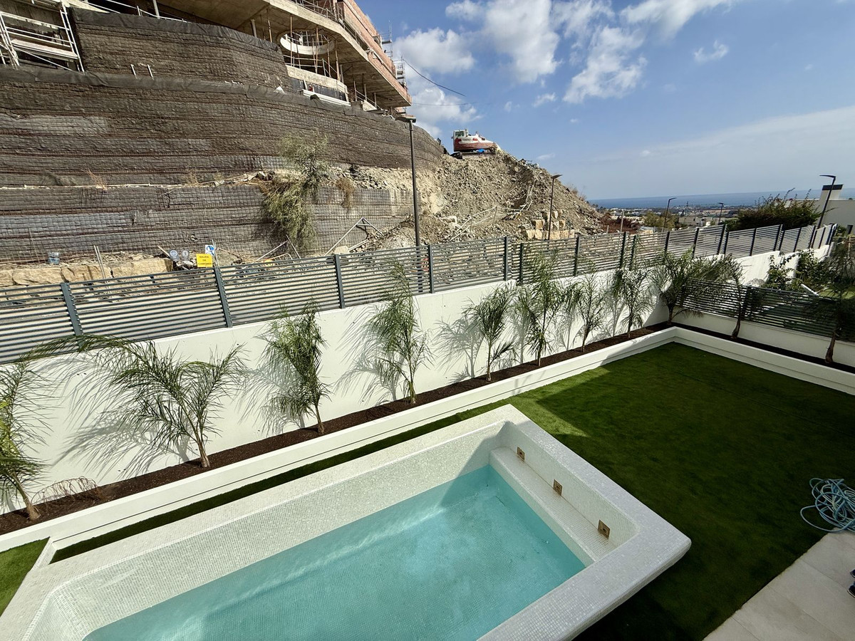3 Bed Apartment for sale in La Quinta Costa Del Sol, Málaga, Spain