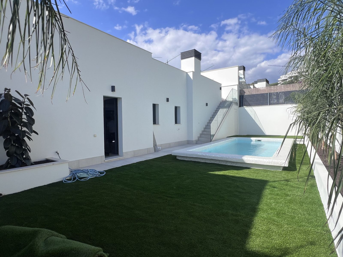 3 Bed Apartment for sale in La Quinta Costa Del Sol, Málaga, Spain