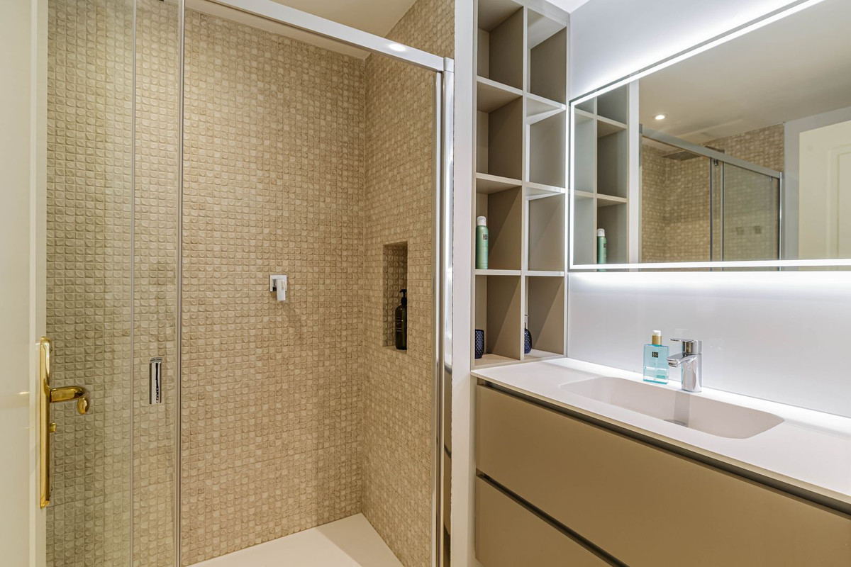 3 Bed Apartment for sale in La Quinta Costa Del Sol, Málaga, Spain