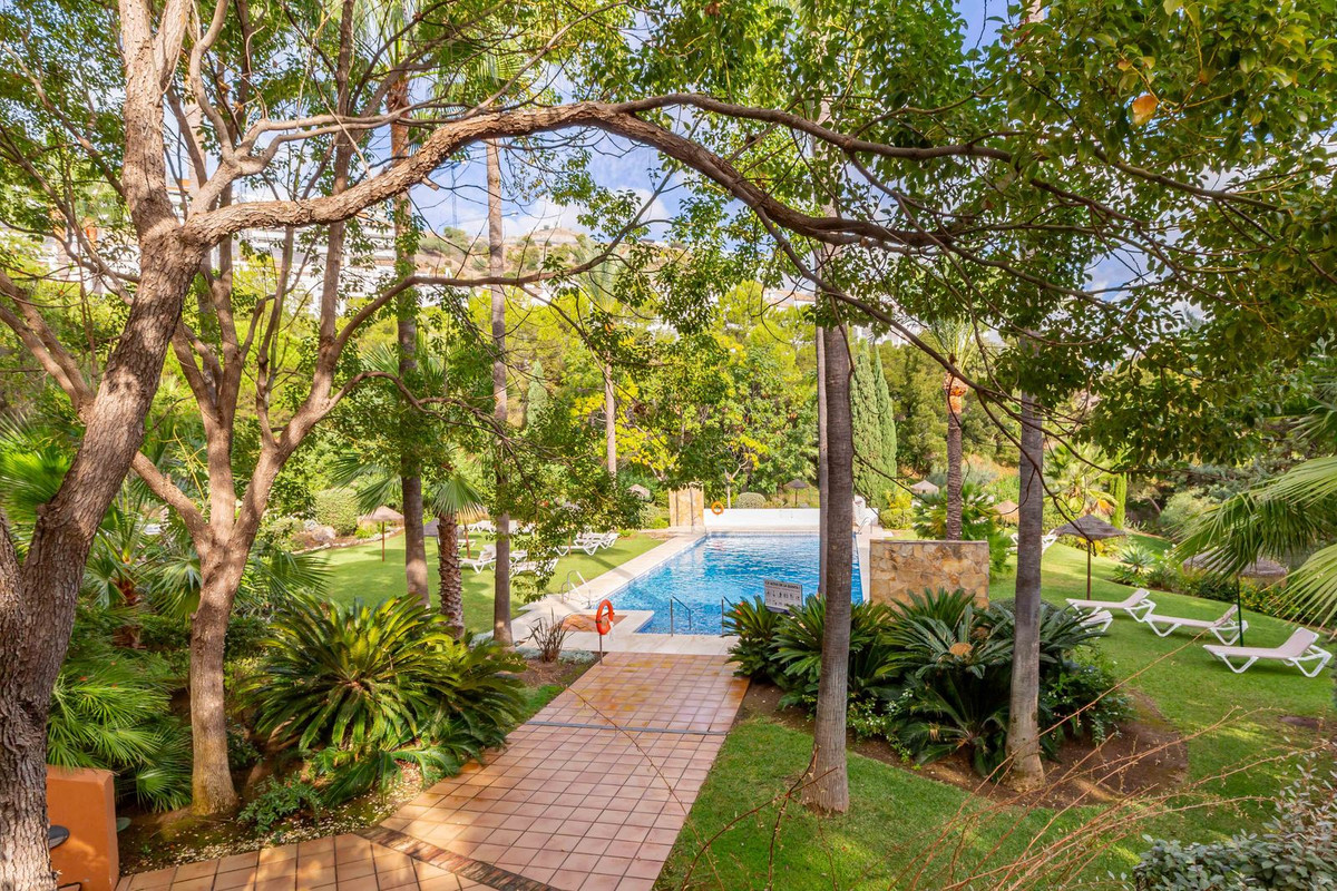 3 Bed Apartment for sale in La Quinta Costa Del Sol, Málaga, Spain