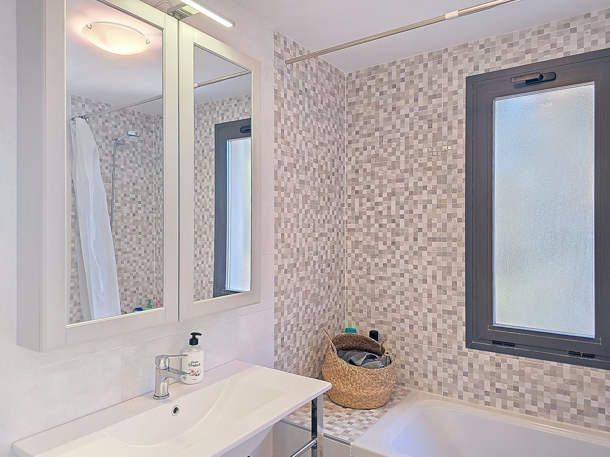 2 Bed Apartment for sale in Torre Del Mar Costa Del Sol East, Málaga, Spain