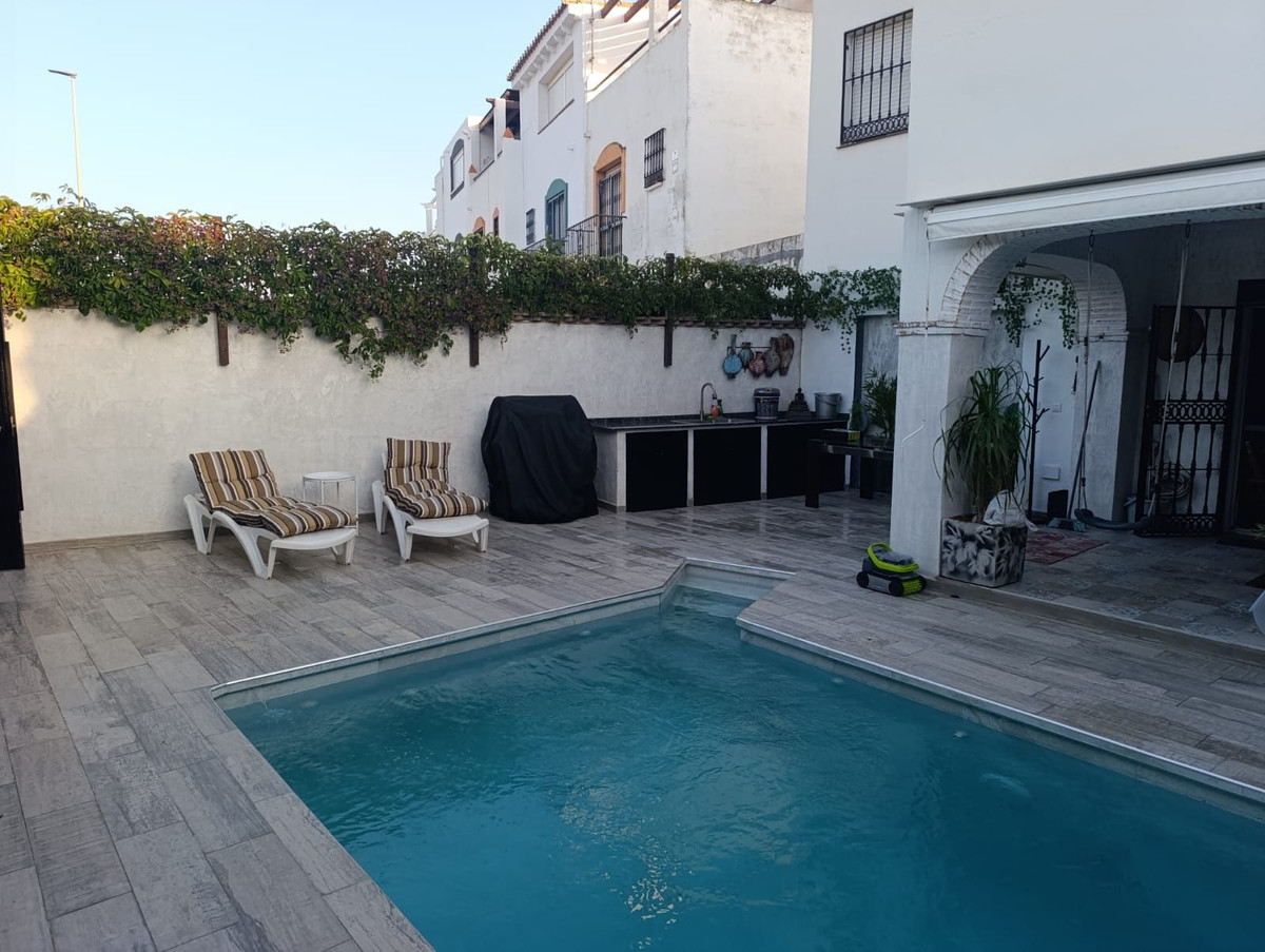 4 Bed Townhouse for sale in Estepona Costa Del Sol, Málaga, Spain