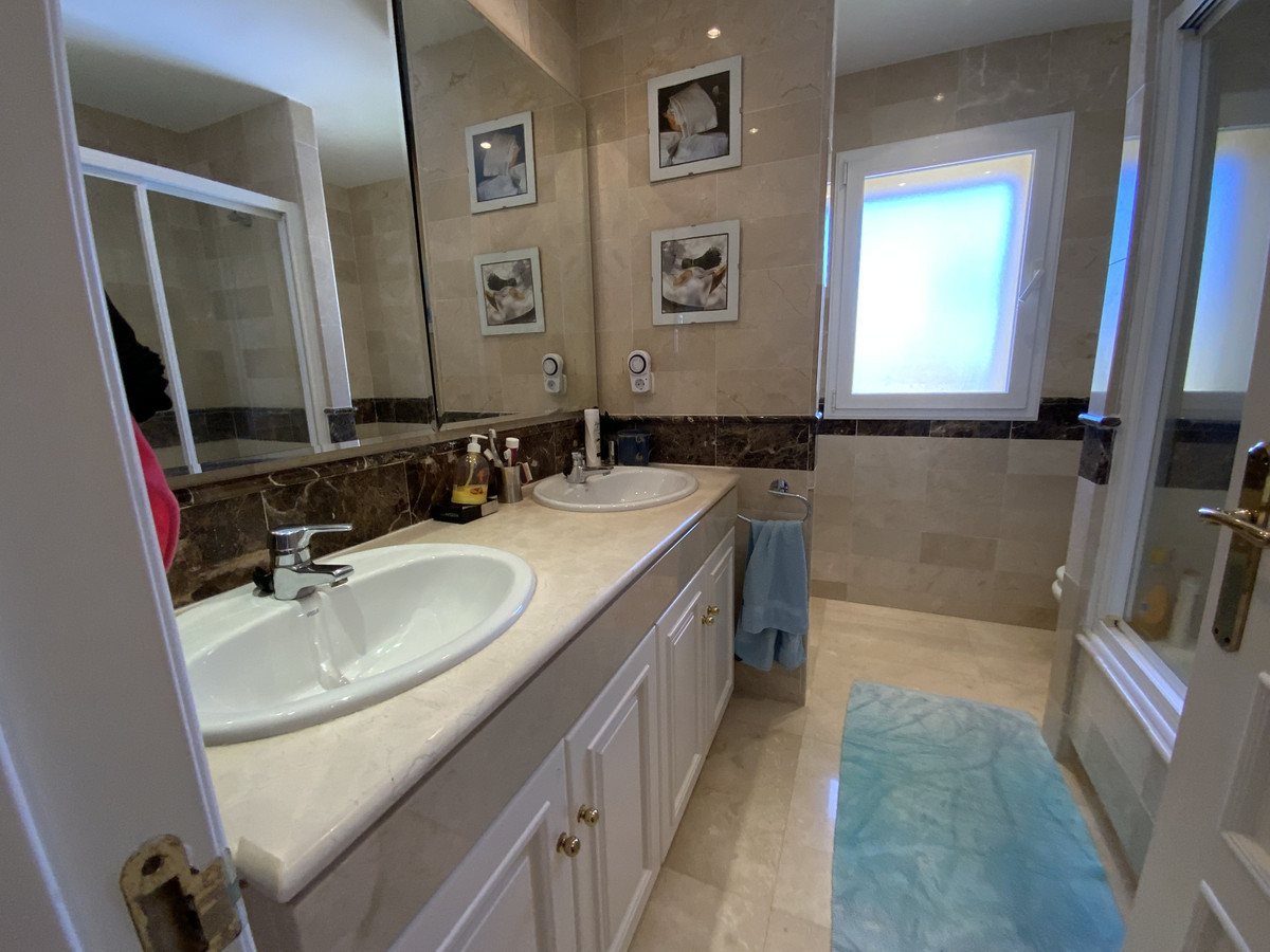 Se vende Apartamento Planta Media de 3 dormitorios en Costa Del Sol, Málaga, España