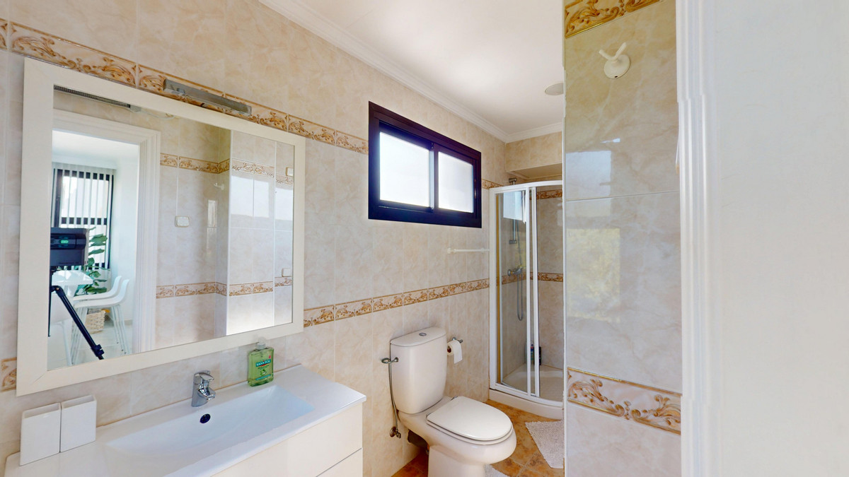 Se vende Apartamento Planta Media de 2 dormitorios en Costa Del Sol, Málaga, España