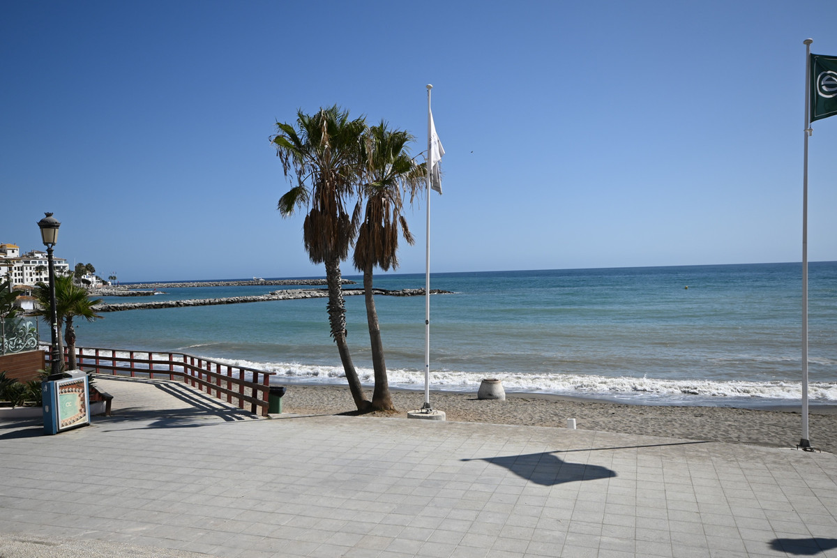 Se vende Apartamento Planta Media de 2 dormitorios en Costa Del Sol, Málaga, España