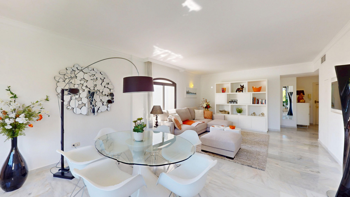Se vende Apartamento Planta Media de 2 dormitorios en Costa Del Sol, Málaga, España