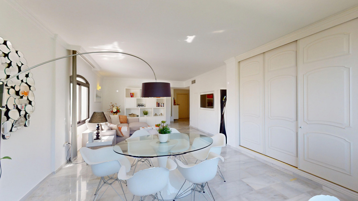 Se vende Apartamento Planta Media de 2 dormitorios en Costa Del Sol, Málaga, España