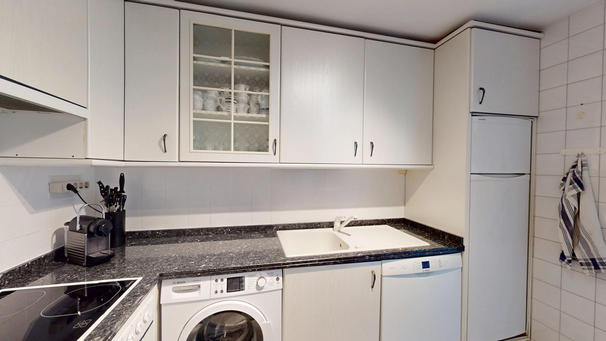 Se vende Apartamento Planta Media de 2 dormitorios en Costa Del Sol, Málaga, España