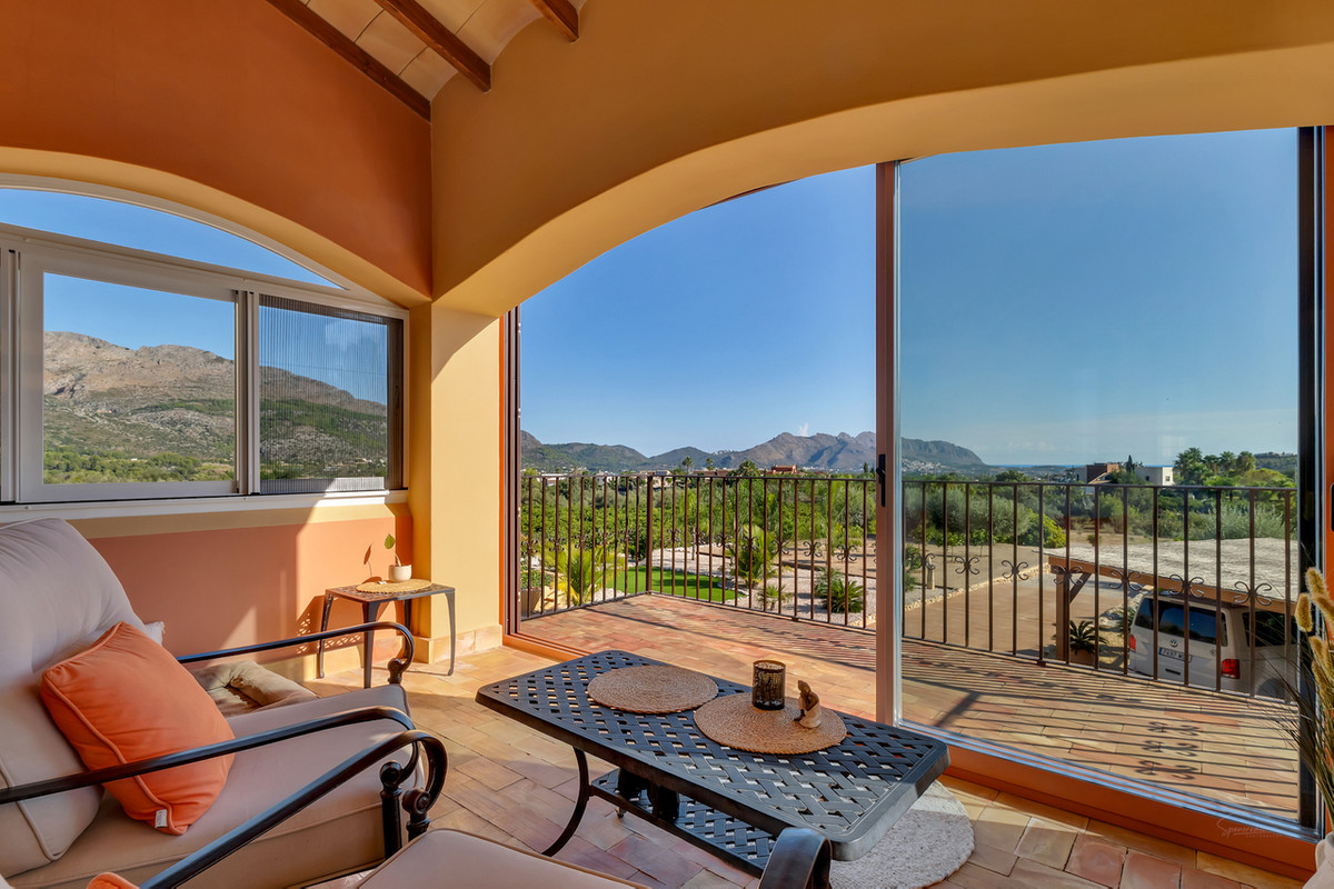 4 Bed Townhouse for sale in Orba Costa Blanca, Alicante, Spain