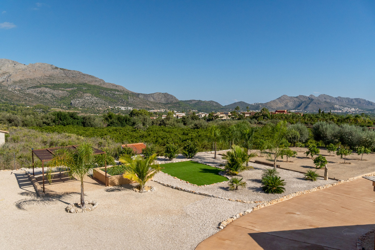 4 Bed Townhouse for sale in Orba Costa Blanca, Alicante, Spain