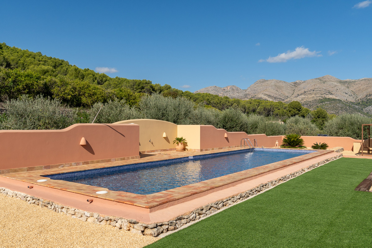 4 Bed Townhouse for sale in Orba Costa Blanca, Alicante, Spain