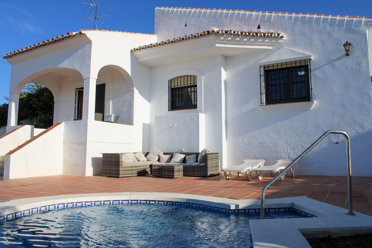 2 Bed Townhouse for sale in Nerja Costa Del Sol East, Málaga, Spain