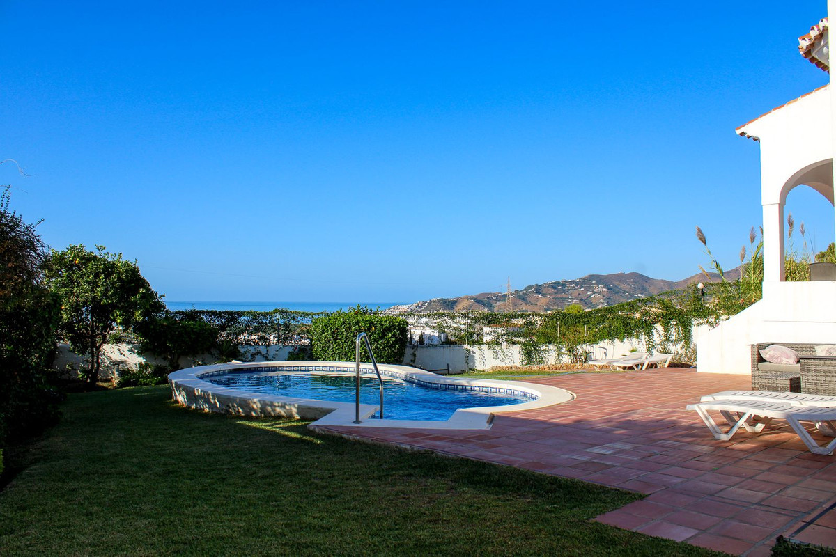 2 Bed Townhouse for sale in Nerja Costa Del Sol East, Málaga, Spain