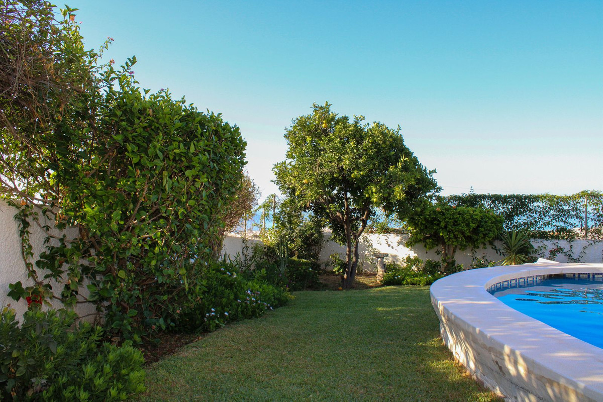 2 Bed Townhouse for sale in Nerja Costa Del Sol East, Málaga, Spain