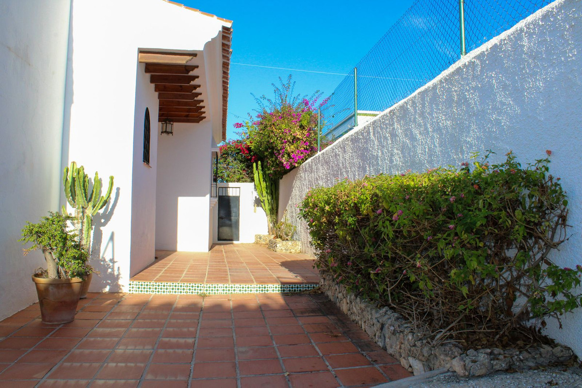 2 Bed Townhouse for sale in Nerja Costa Del Sol East, Málaga, Spain