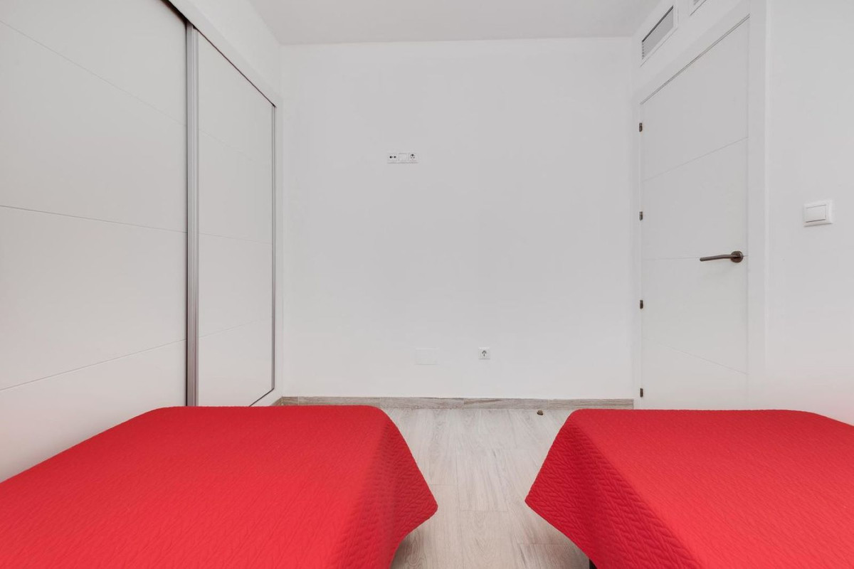Se vende Apartamento Planta Media de 2 dormitorios en Costa Blanca, Alicante, España