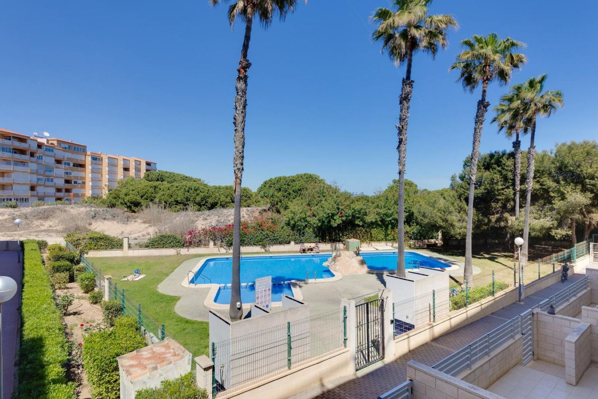 Se vende Apartamento Planta Media de 2 dormitorios en Costa Blanca, Alicante, España