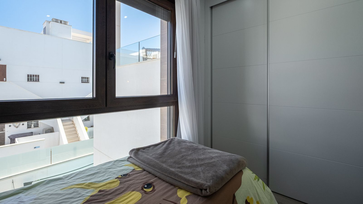 Se vende Villa - Chalet de 3 dormitorios en Costa Blanca, Alicante, España