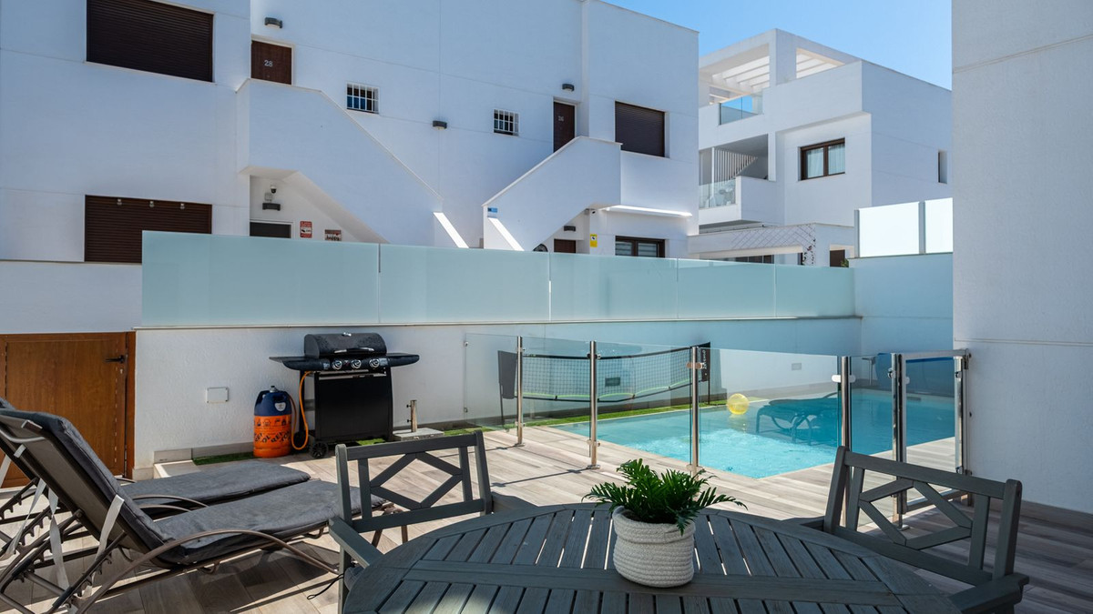 Se vende Villa - Chalet de 3 dormitorios en Costa Blanca, Alicante, España