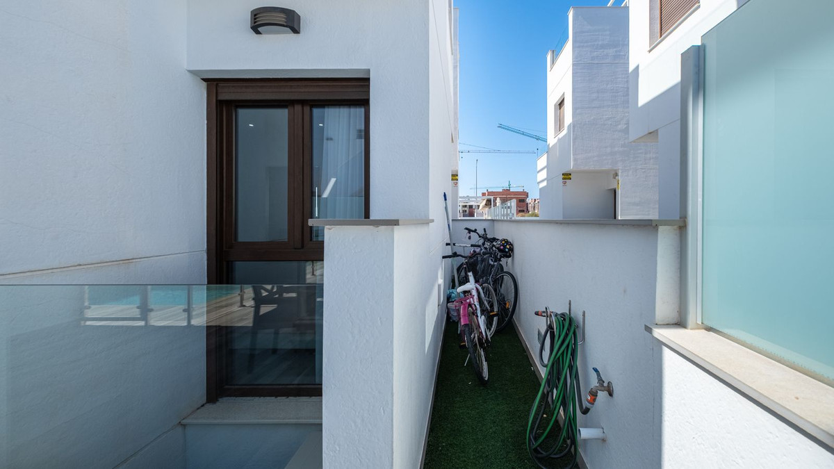 Se vende Villa - Chalet de 3 dormitorios en Costa Blanca, Alicante, España