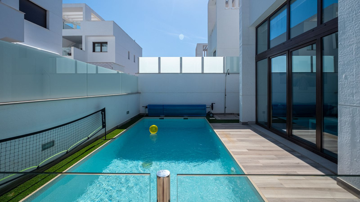 Se vende Villa - Chalet de 3 dormitorios en Costa Blanca, Alicante, España
