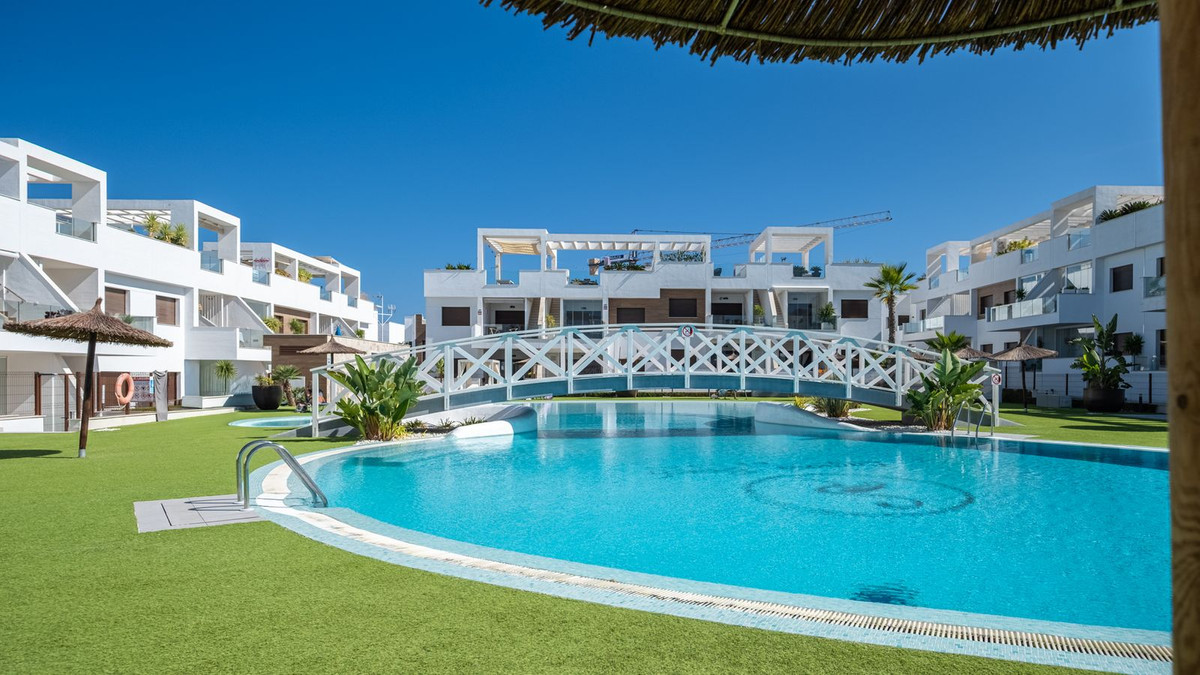 Se vende Villa - Chalet de 3 dormitorios en Costa Blanca, Alicante, España