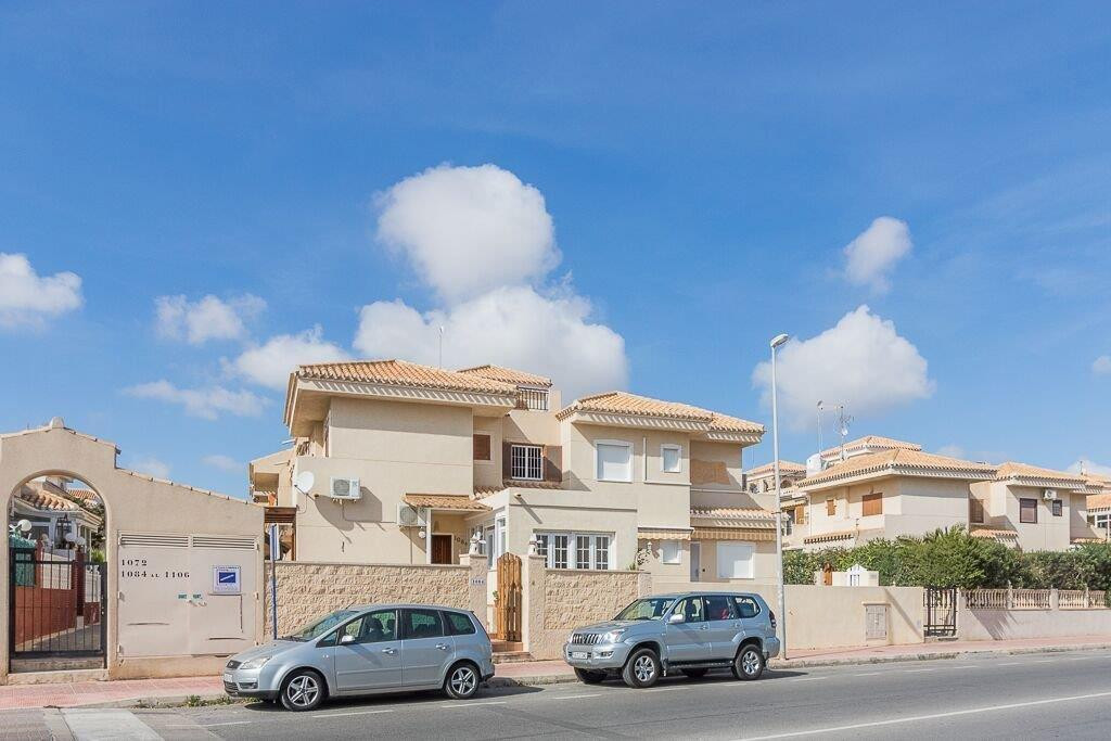 3 Bed Townhouse for sale in Playa Flamenca Costa Blanca, Alicante, Spain