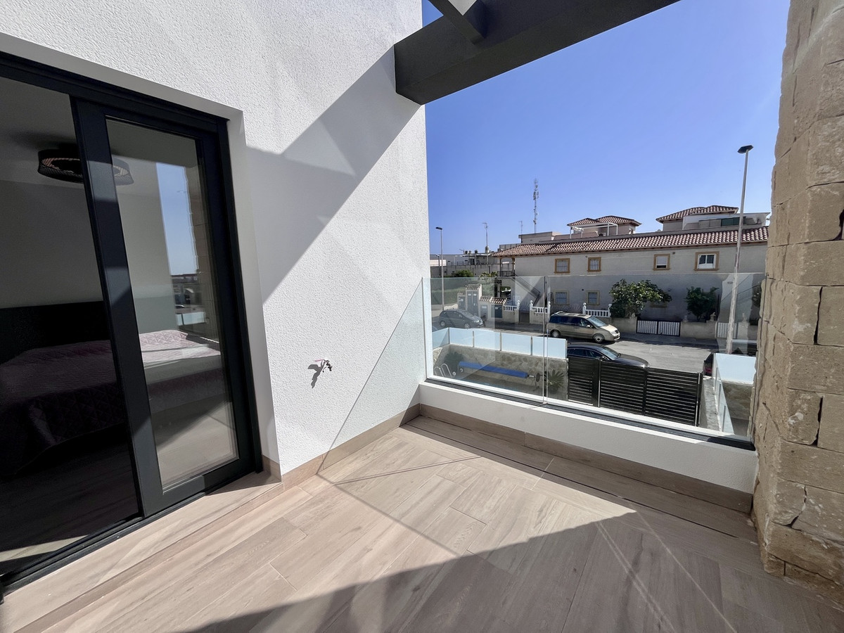 4 Bed Townhouse for sale in Punta Prima Costa Blanca, Alicante, Spain