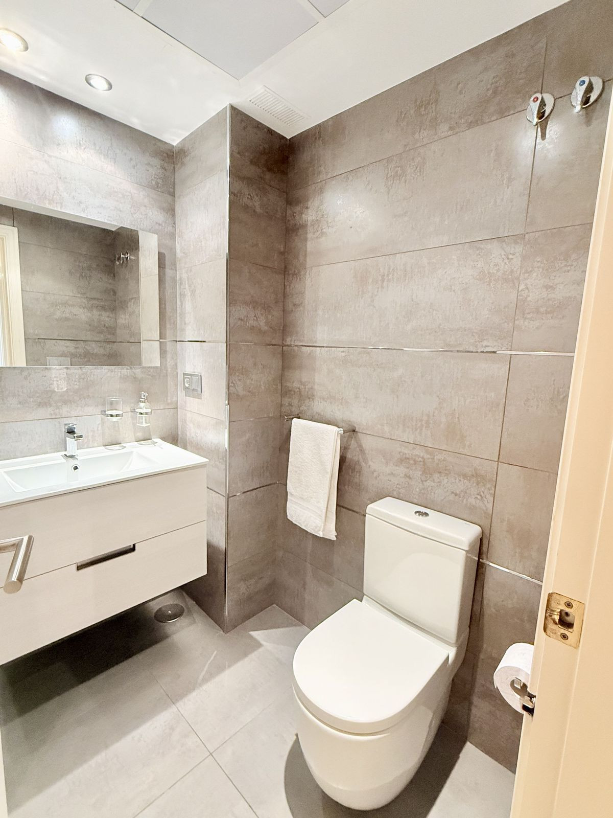 Se vende Apartamento Planta Baja de 2 dormitorios en Costa Del Sol, Málaga, España