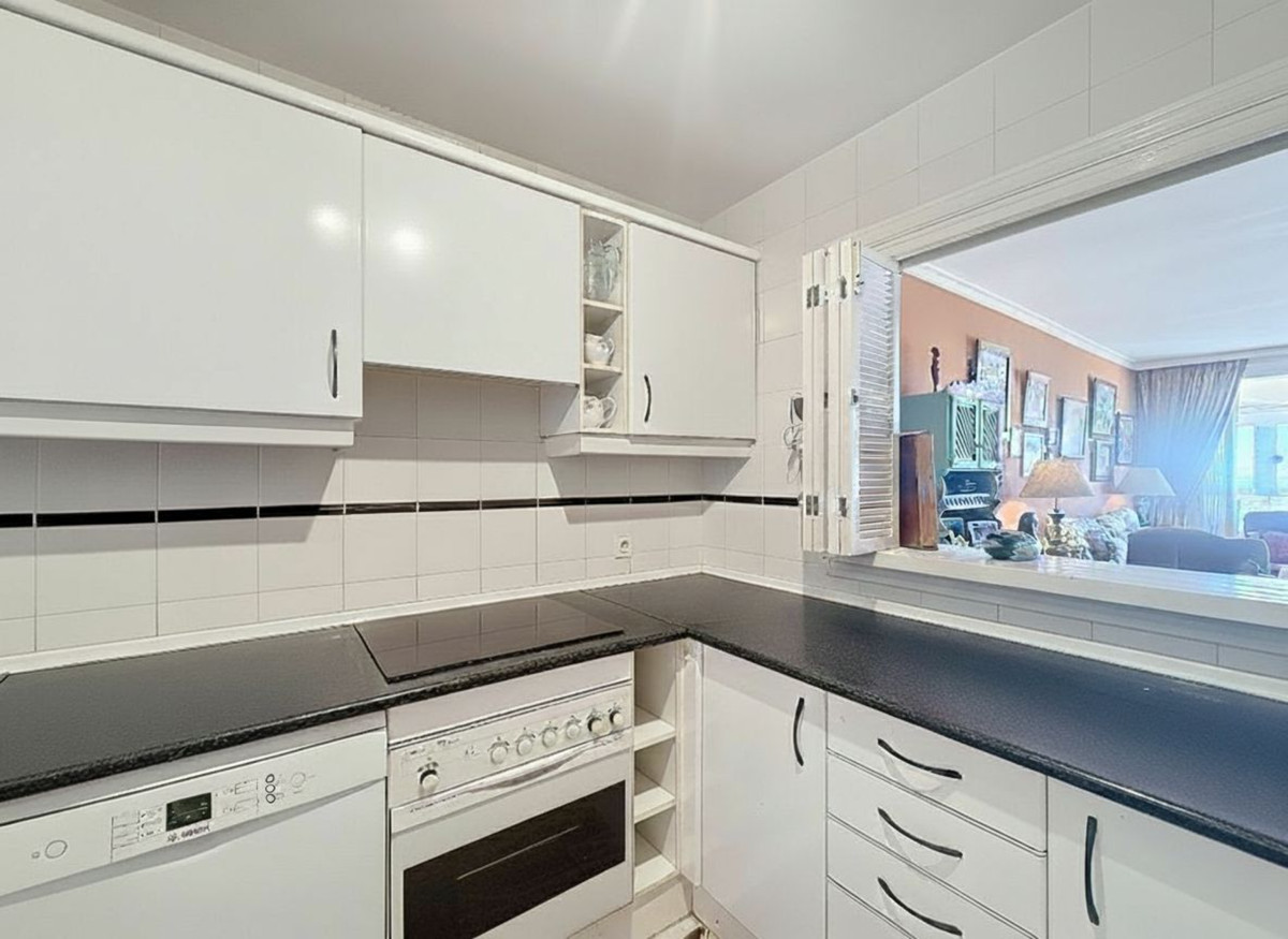 2 Bed Apartment for sale in La Duquesa Costa Del Sol, Málaga, Spain