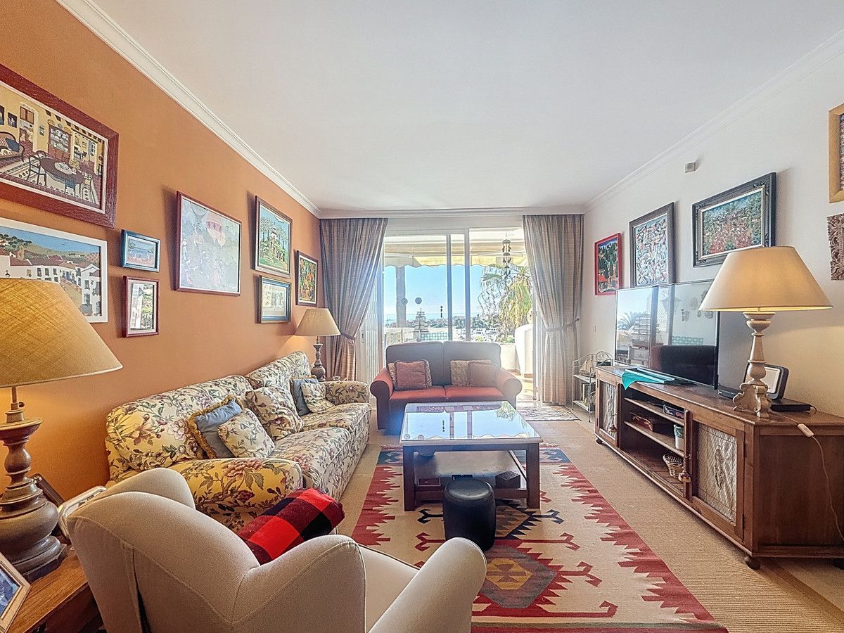 2 Bed Apartment for sale in La Duquesa Costa Del Sol, Málaga, Spain