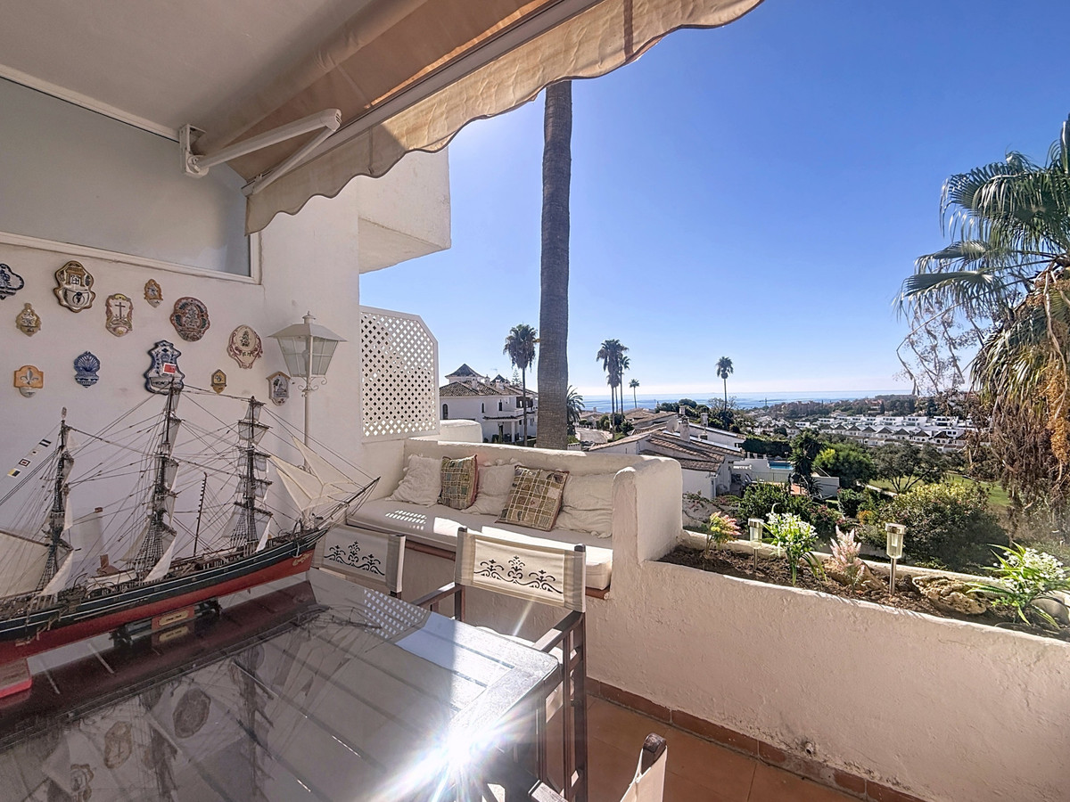 2 Bed Apartment for sale in La Duquesa Costa Del Sol, Málaga, Spain