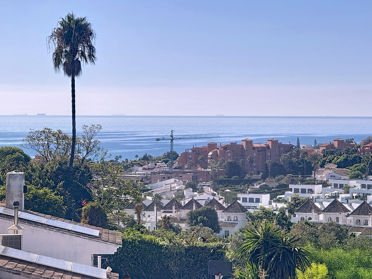 2 Bed Apartment for sale in La Duquesa Costa Del Sol, Málaga, Spain