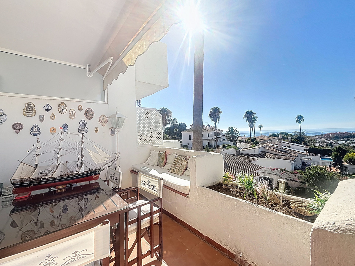 2 Bed Apartment for sale in La Duquesa Costa Del Sol, Málaga, Spain