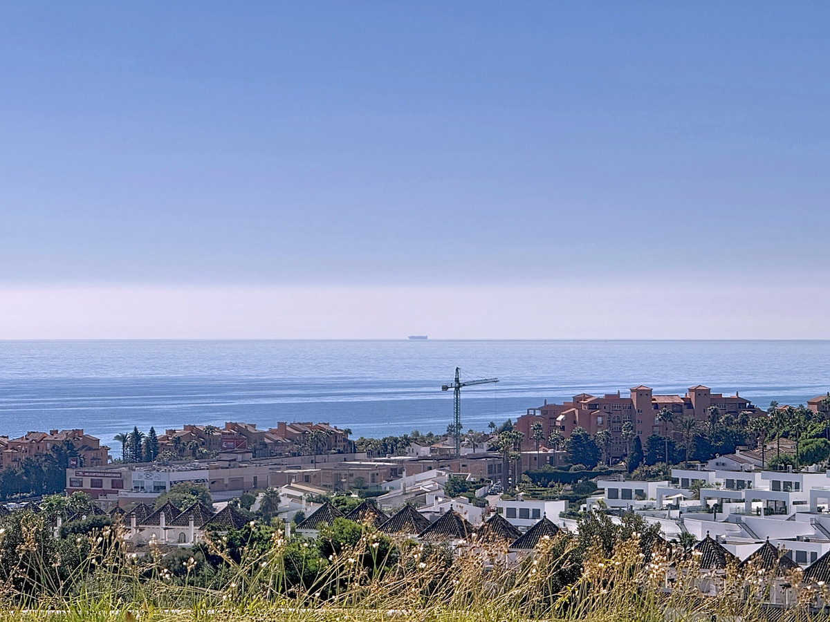 2 Bed Apartment for sale in La Duquesa Costa Del Sol, Málaga, Spain
