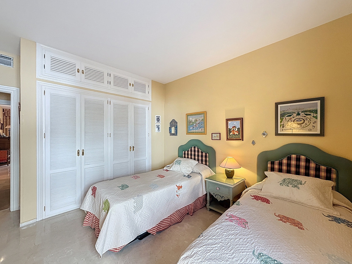 2 Bed Apartment for sale in La Duquesa Costa Del Sol, Málaga, Spain