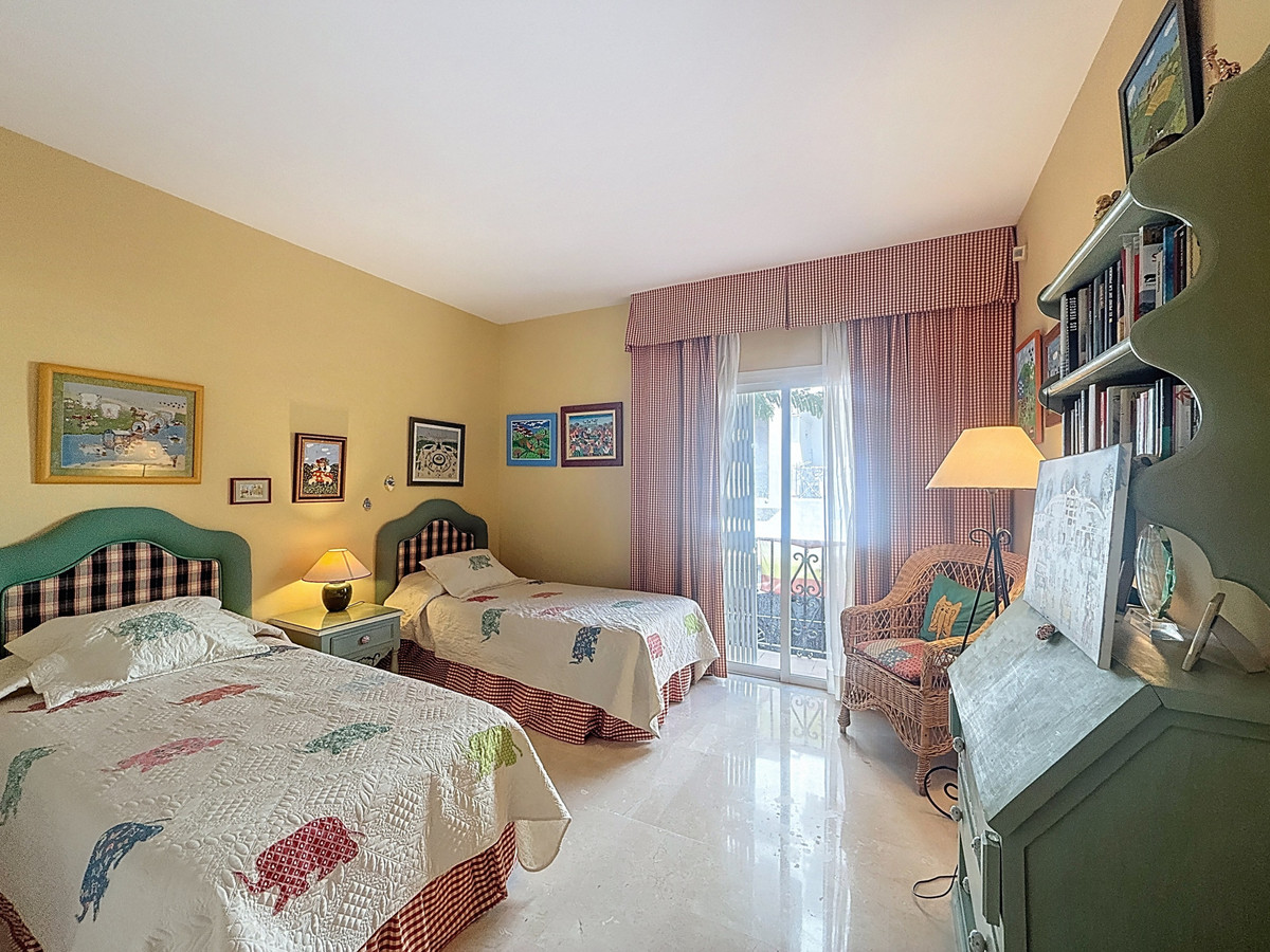 2 Bed Apartment for sale in La Duquesa Costa Del Sol, Málaga, Spain
