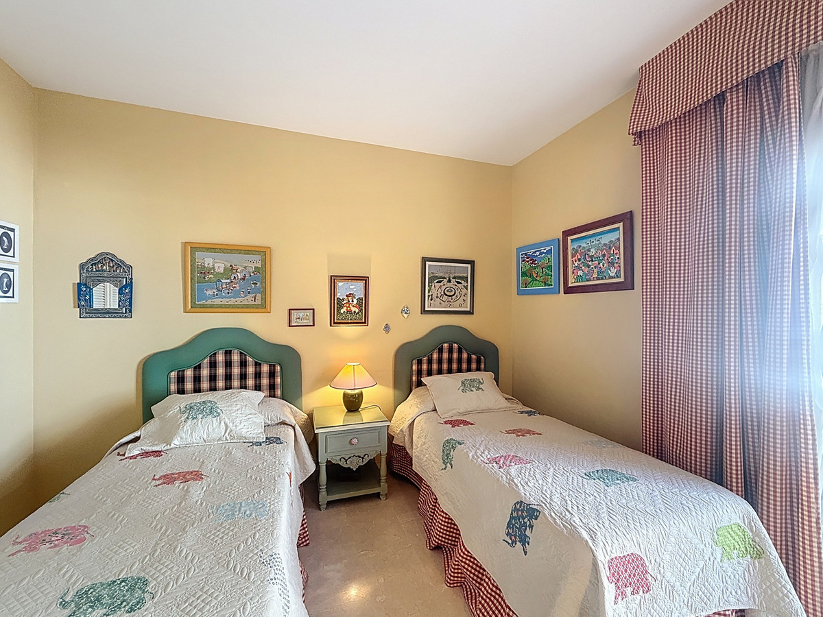 2 Bed Apartment for sale in La Duquesa Costa Del Sol, Málaga, Spain