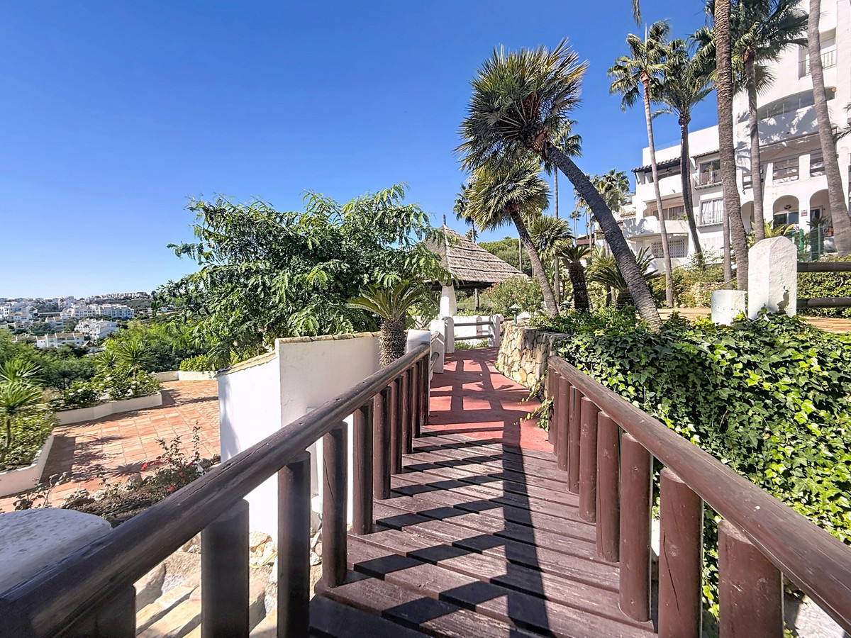 2 Bed Apartment for sale in La Duquesa Costa Del Sol, Málaga, Spain