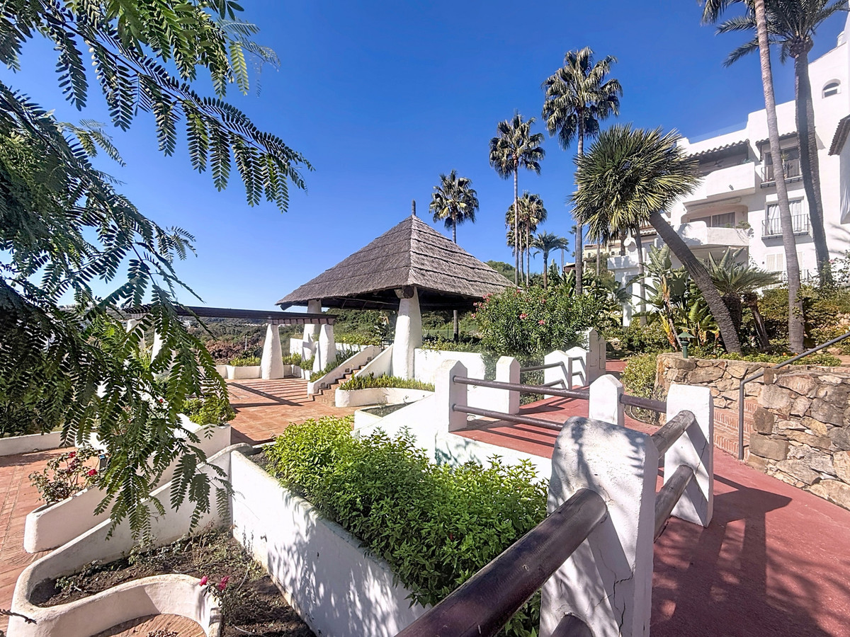 2 Bed Apartment for sale in La Duquesa Costa Del Sol, Málaga, Spain