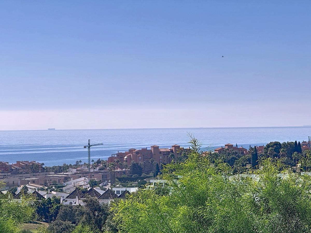 2 Bed Apartment for sale in La Duquesa Costa Del Sol, Málaga, Spain