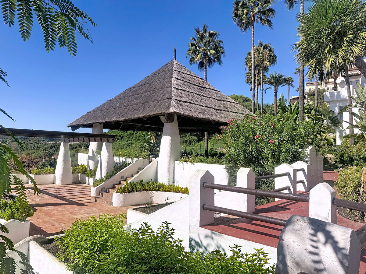 2 Bed Apartment for sale in La Duquesa Costa Del Sol, Málaga, Spain
