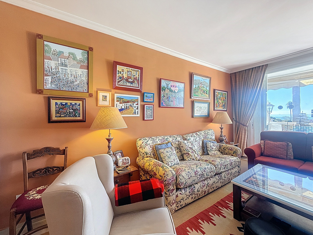 2 Bed Apartment for sale in La Duquesa Costa Del Sol, Málaga, Spain