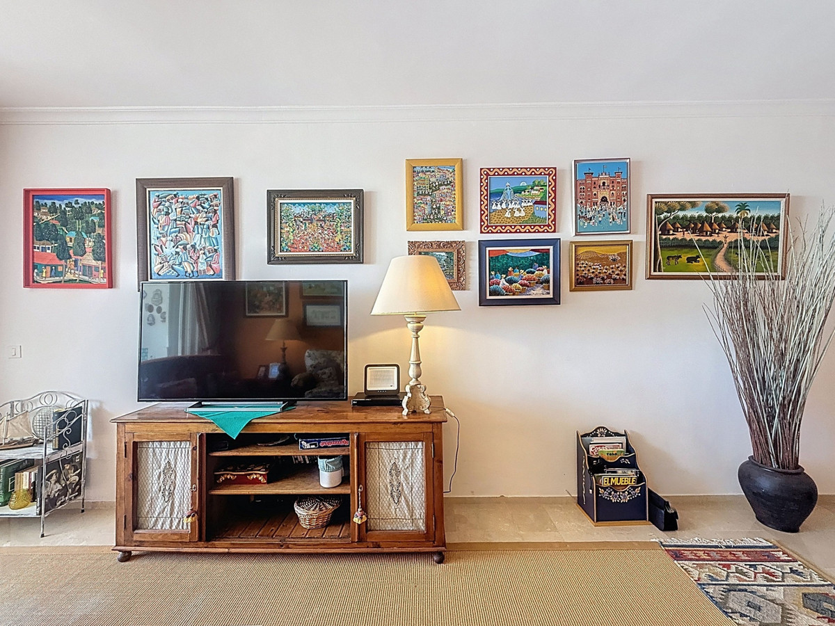 2 Bed Apartment for sale in La Duquesa Costa Del Sol, Málaga, Spain
