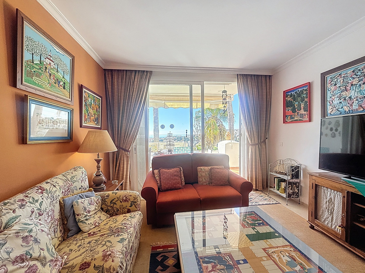 2 Bed Apartment for sale in La Duquesa Costa Del Sol, Málaga, Spain