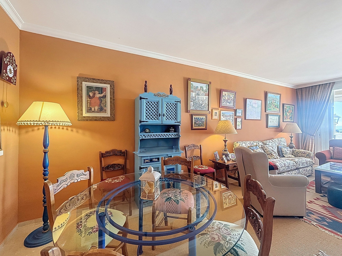 2 Bed Apartment for sale in La Duquesa Costa Del Sol, Málaga, Spain